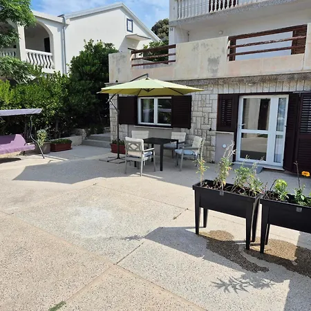 Marzic Apartment Pag Town